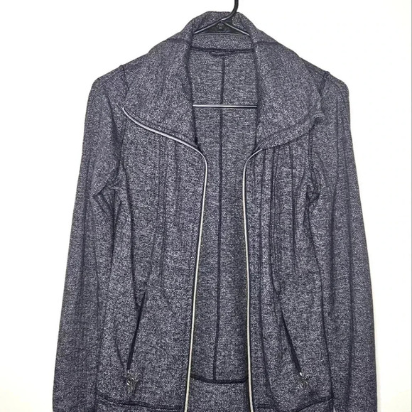 Lululemon full‎ zip casual mid weight jacket. Size 4 - Picture 1 of 5